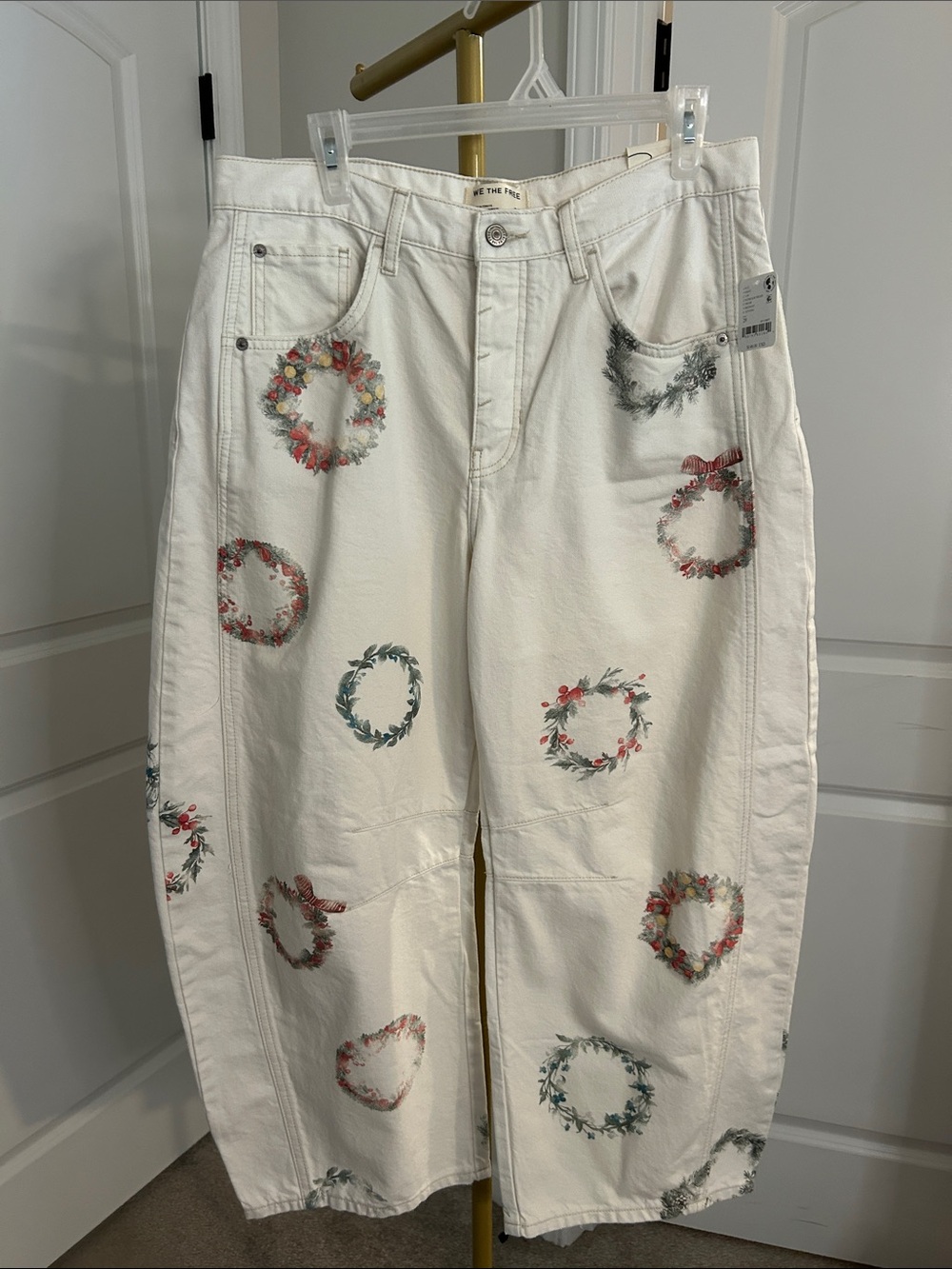 NWT We The Free Good Luck Mid Barrel Ivory Floral Wreath Jeans (small flaw)